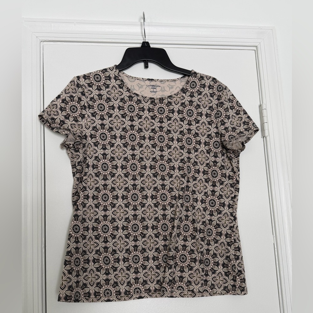 Croft & Barrow Black and Cream Floral Short Sleeve Top